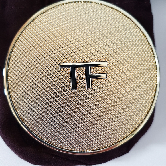 Tom Ford Shade and Illuminate Foundation Soft Radiance Cushion Compact 0.4 Rose - Picture 3 of 4